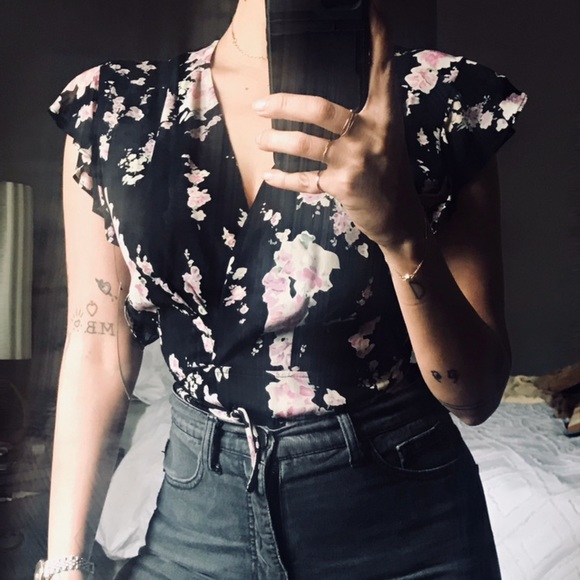 REFORMATION, BLACK FLORAL WRAP BLOUSE SIZE M - Picture 2 of 3
